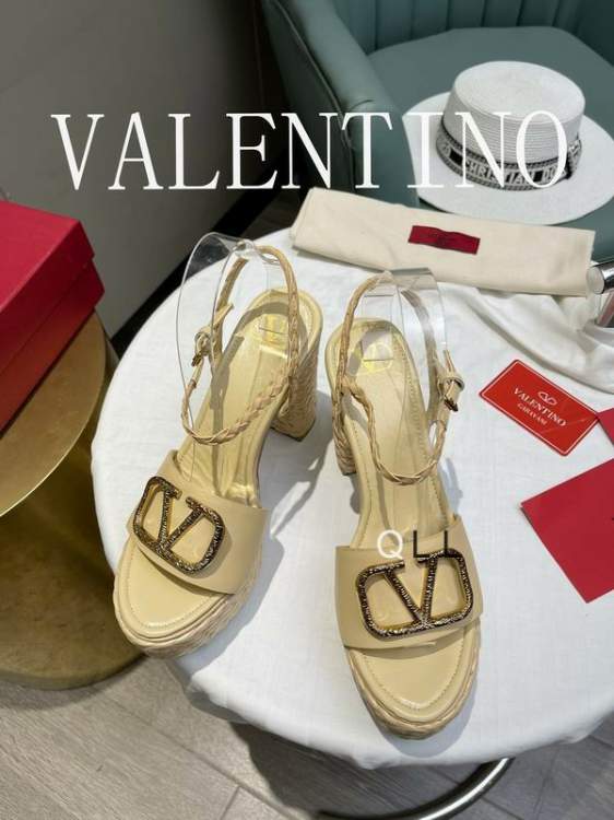 Picture of Valentino Shoes _SKUValentinocolors071104sz35-42LL20166